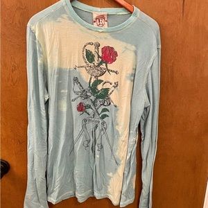 Division E men’s shirt sizeXL